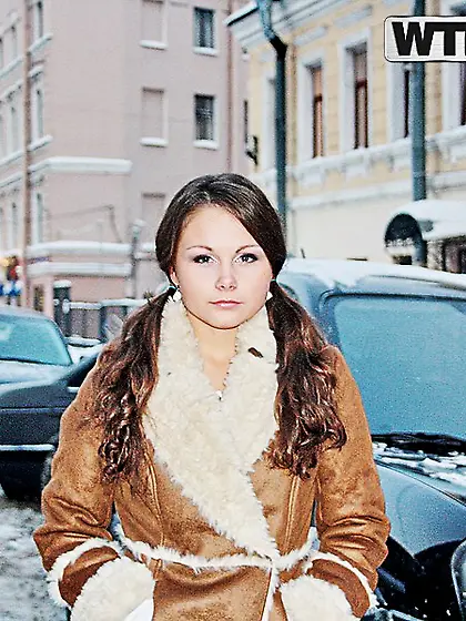 She uses her skills to please two dicks at the same time