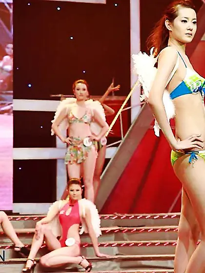 Gong Rumin (Gong Yan Zhao Min) Supermodell of China -bare