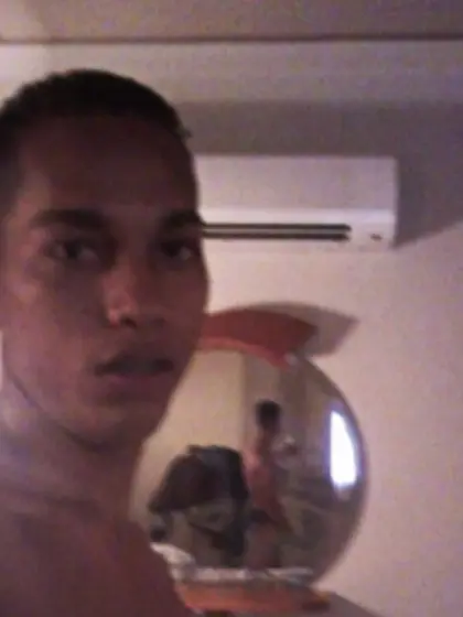 Brunette tumoreno perform close