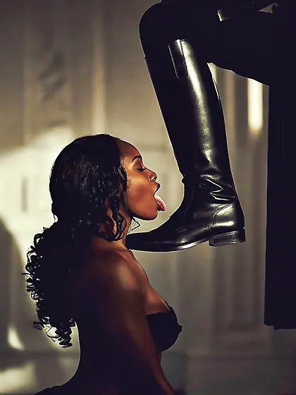 Slave Welcome´s home her master