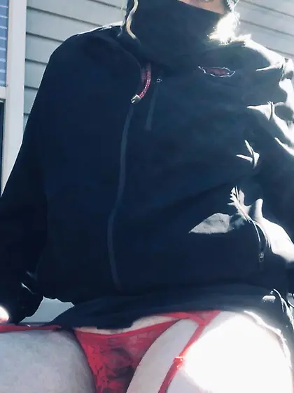 Thick white sissy, love older daddy’s!