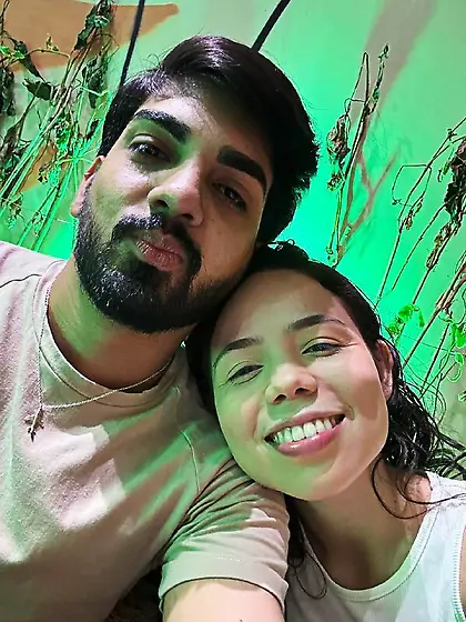 Namoradinha gostosa fazendo um boquete molhado