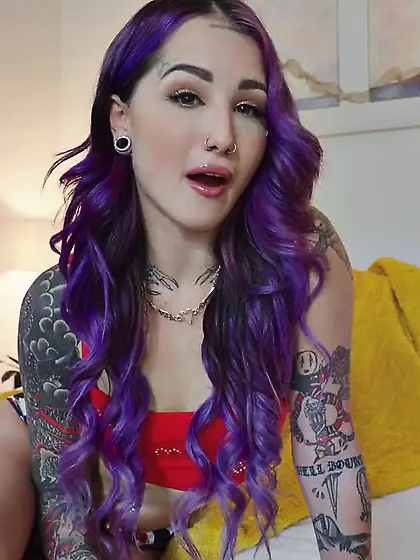 Inked babe Valerica Steele takes good care of BBC