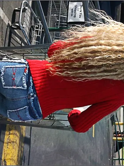 Victoria Givens shows us her bouncy big jugs and sucks big throb