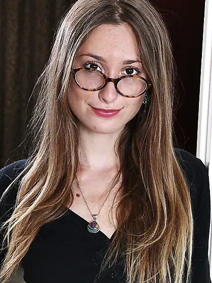 Gorgeous brunette glasses peels