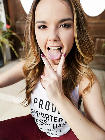 Horny skater chick lays