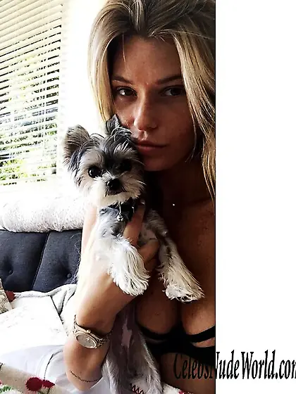Sexy Photos of Samantha Hoopes