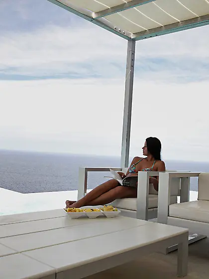 Bodacious brunette teen babe