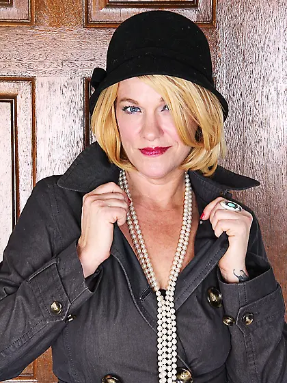 Big titted milf Kelsey Johnson gets her pussy and boobs absolute