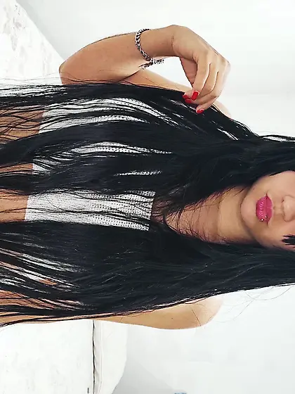 Hot Latina seduces you