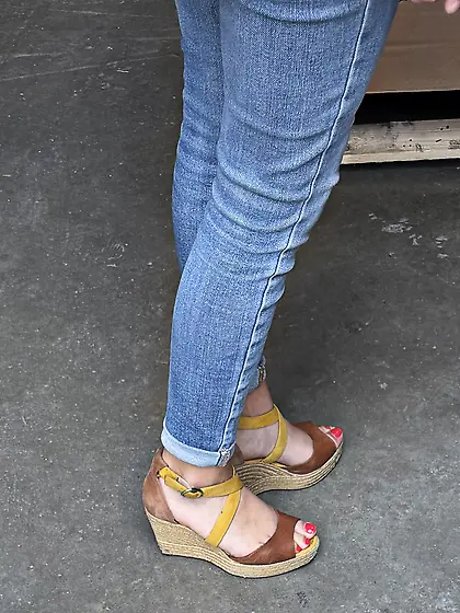 Voyeur Teen feet foot barefeet barefoot toes soles