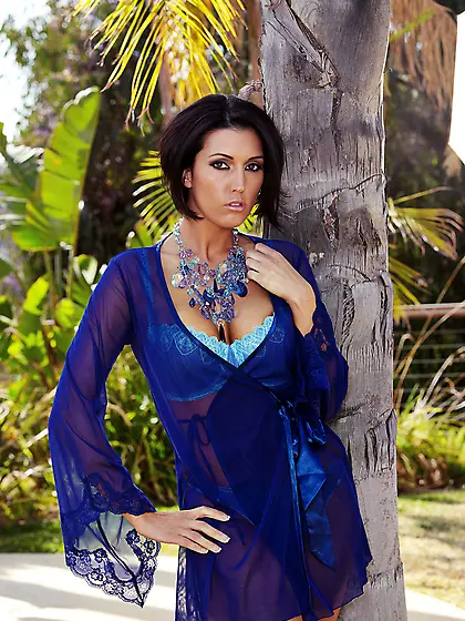 Dylan Ryder takes her sexy blue lingerie off and shows us her pe