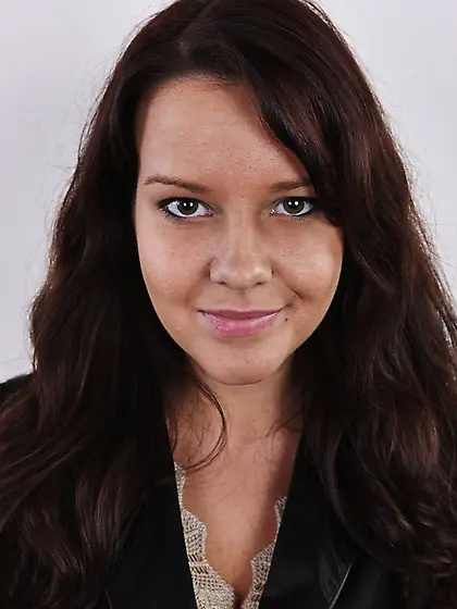 Plump cute faced brunette