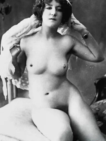 Ladies twenties showing fine