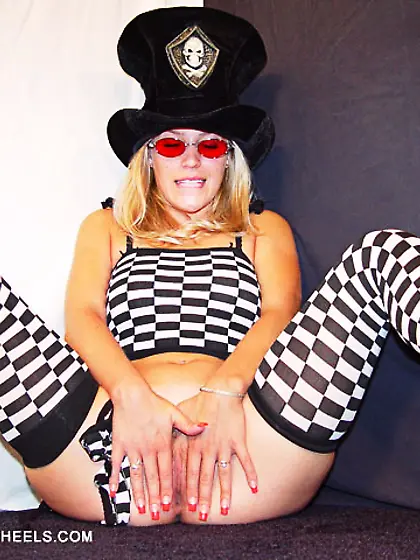 Chastity - Top hat and Heels