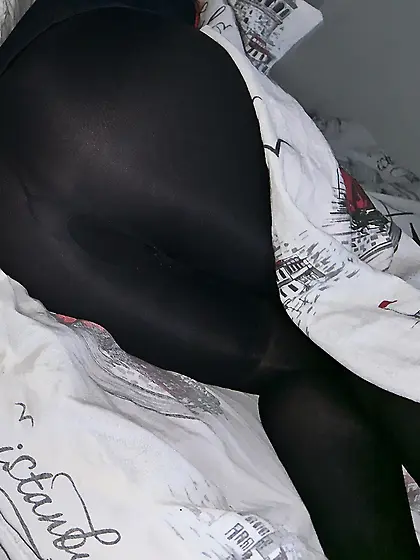 MY SİSTER SLEEPS İN TİGHTS