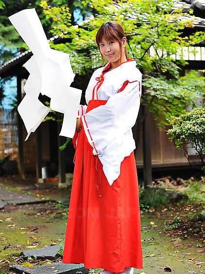 Dressed in national costume of geisha this hot Yuuno Hoshi looks