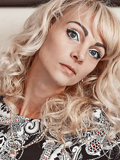 Straight grey eyes girl