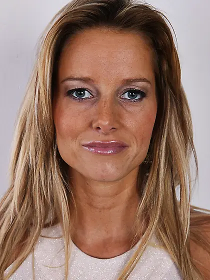 Sweet chick sexy eyes