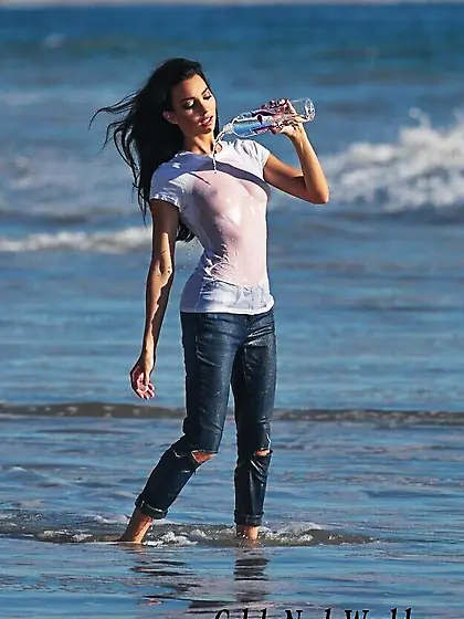 Amanda Geores See Through Photos