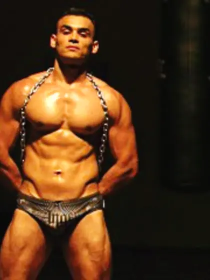 Brunette alpha master perform