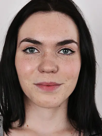 Sweet babe dislikes clothes and unshrouds natural boobs with pro