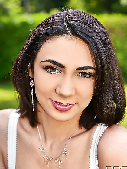 Diva has immense titties and nipples that deserve to be brought