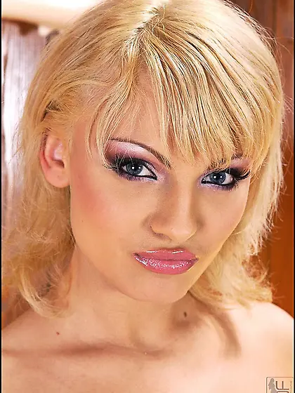 Wild Sasha likes fucking her asshole by her skillful fingers and