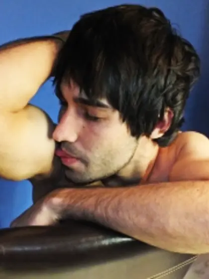 Brunette rickyhalson perform butt