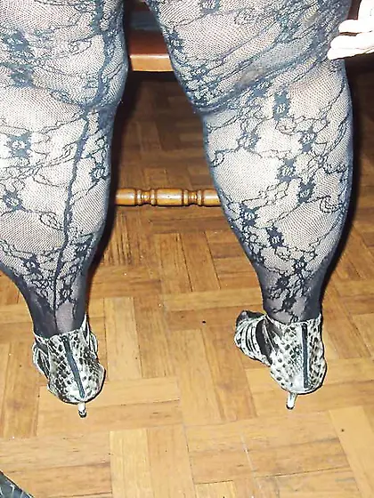 Magnificent gams in assets suit