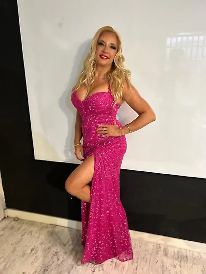 Putas famosas en minifalda