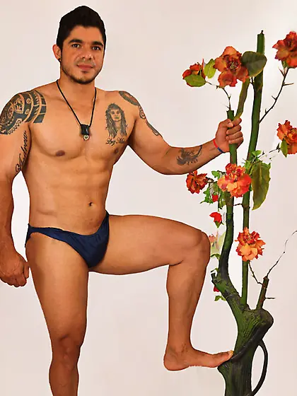 Latin gay thormuscle1