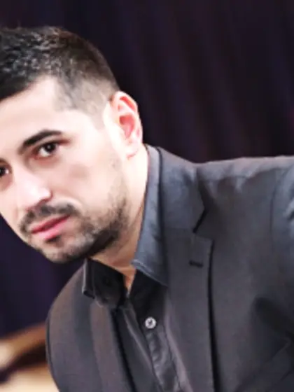 Brunette strongbigcock1 perform anal