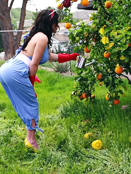 Light skin american mother pussy licked by...