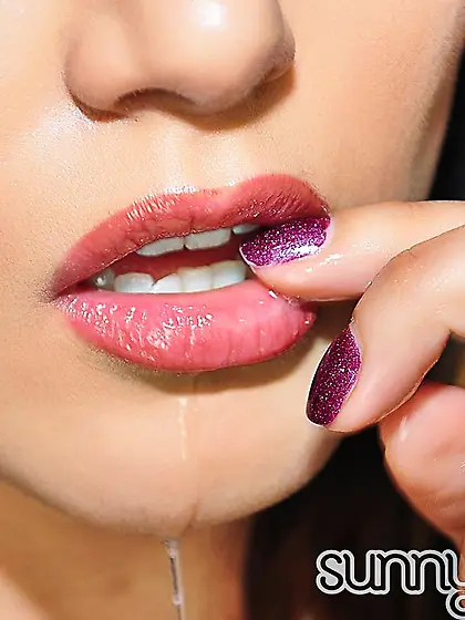 Sunny Leone teases us nude in front of the camera and shows us h