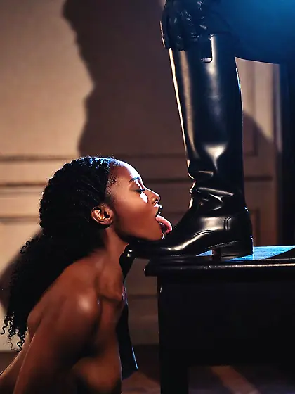 Slave Welcome´s home her master