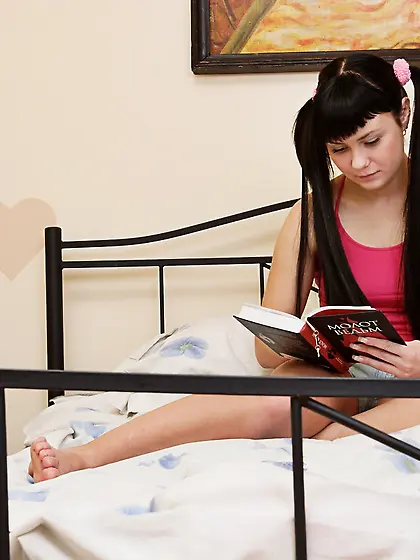 Beautiful teen Daisy was