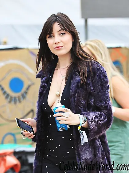 Daisy Lowe sideboob