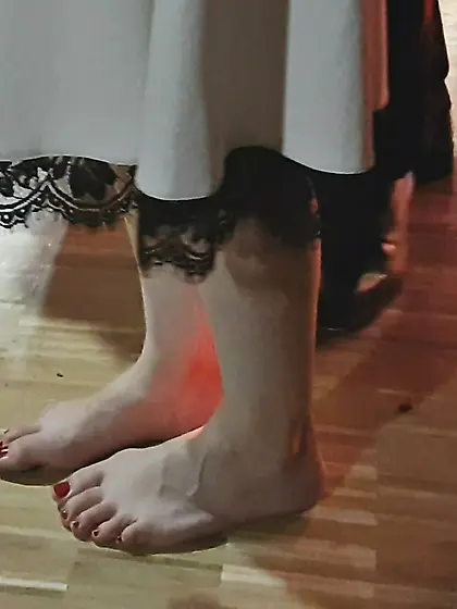 Voyeur Teen feet foot barefeet barefoot toes soles