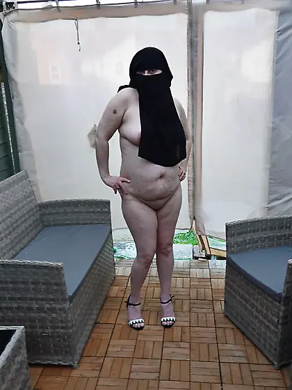 Curvy Wife Niqab naked in high heels