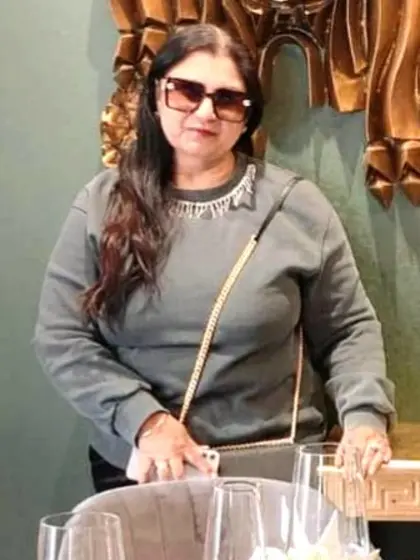 My chunky thiqq horny aunt... yay or nay ?