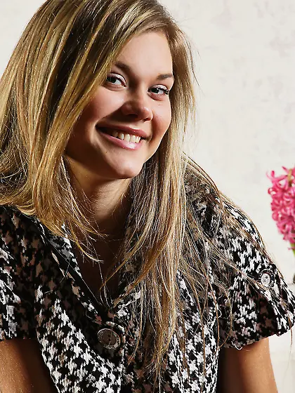 Vixen round ass blonde