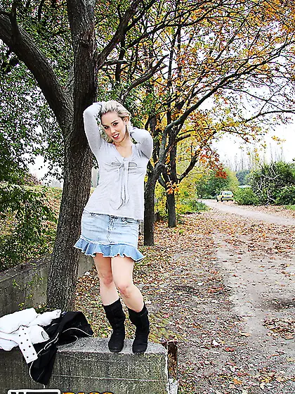 Firm and toned cleavage of Nesty is exposed outside big time