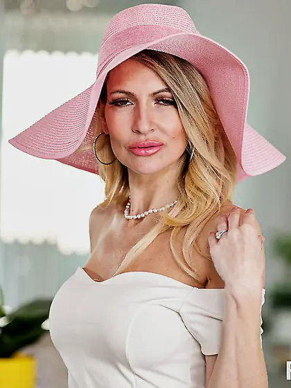 Lustful blonde MILF Gigi Dior gets pounded in POV