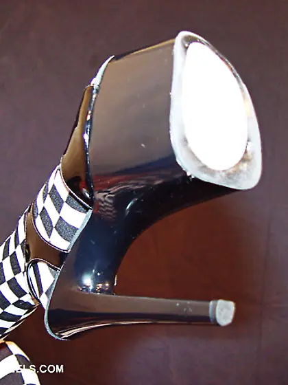 Chastity - Top hat and Heels