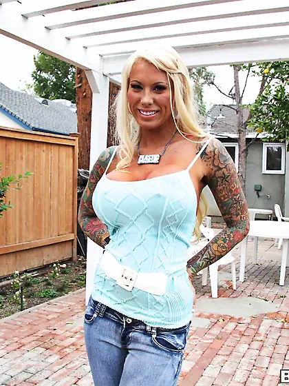 What up my fellow goons? If you dig chicks with big tits and lot