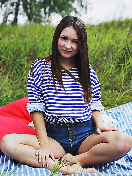 Cutie blanket teases glimpses