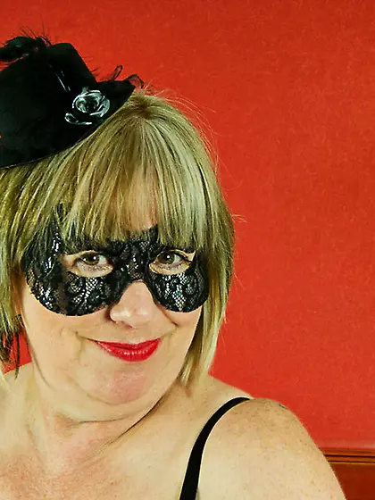 BBW Fingering Speedy Bee from United Kingdom