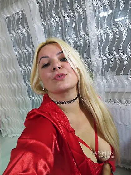 Mature bisexual squirt