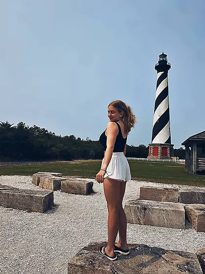 Morgan Thompson Busty Nonnude Cutie